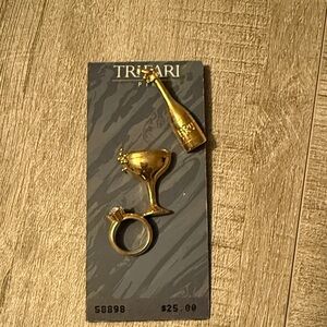 Trifari Gold Champagne Brooch Set